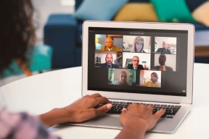 Rita Cortez cita em seminário internacional iniciativas do IAB em prol da reparação da escravidão