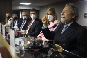 Da esq. para a dir. Fernanda Leitão, Sydney Sanches, Ricardo Menezes, Luciano Bandeira, Ana Tereza Basílio e Técio Lins e Silva