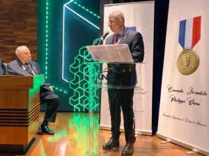 Bernardo Cabral (sentado) e Sydney Sanches