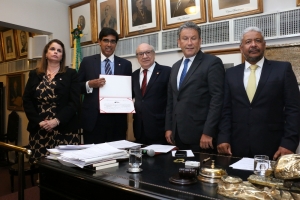 Da esq. para a dir, Adriana Brasil Guimarães, Irapuã Gonçalves de Lima Beltrão, Sergio Tostes, Antonio Laért Vieira Junior e Guaracy Martins Bastos