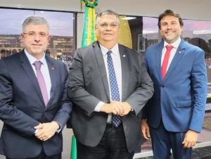 Da esq. para a dir., Sydney Limeira Sanches, Flavio Dino e Paulo Nicholas de Freitas Nunes