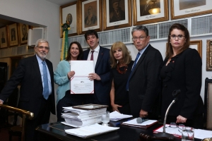 Da esq. para a dir., Carlos Jorge Sampaio Costa, Marcia Dinis, Luis Flávio Souza Biolchini, Rita Cortez, Antonio Laért Vieira Junior e Adriana Brasil Guimarães