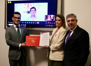 Da esq. para a dir., Sérgio Ulpiano Itagiba, Adriana Brasil Guimarães e Sydney Limeira Sanches; on-line, Baltazar Oliveira