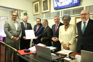 Da esq. para a dir., Jorge Rubem Folena, Ilan Swartzman, Matheus dos Santos Buarque Eichler, Ayres Britto, Sydney Limeira Sanches, Edmée da Conceição Ribeiro Cardoso e Sergio Tostes