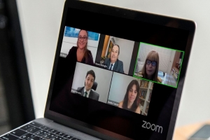 Autonomia da mulher e aborto geram debate polêmico no IAB  