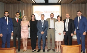 Marcia Dinis prestigia a posse da diretoria da Anacrim-GO e destaca 'postura de vanguarda de Rita Cortez'