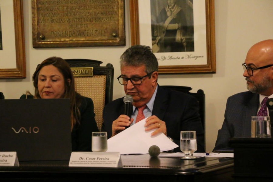 Da esq. para a dir., Camila Mendes Vianna Cardoso, Antonio Cesar Rocha Antunes de Siqueira e Cesar Pereira