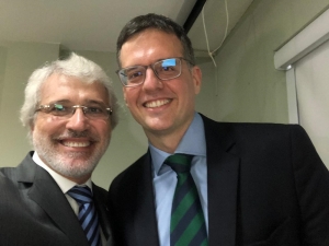 Carlos Eduardo Machado (de gravata azul) e Rodrigo Baptista Pacheco