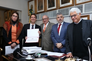 Da esq. para a dir., Adriana Brasil Guimarães, Allen dos Santos Pinto da Silva Filho, Sergio Tostes, Sydney Sanches e Manoel Messias Peixinho