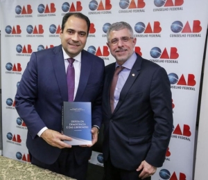 Da esq. para a dir., Beto Simonetti e Sydney Limeira Sanches