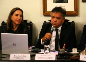 Da esq. para a dir., Marcia Dinis e Cezar Costa