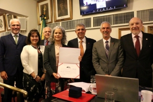 Da esq. para a dir., Carlos Eduardo Machado, Maria Hetilene Tostes, Paulo César Martinez Y Alonso, Patrícia Vanzolini, Sydney Limeira Sanches, Paulo Maltz e Sérgio Tostes