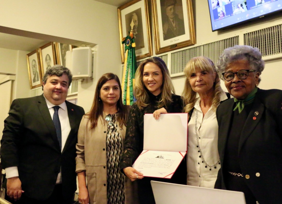 Da esq. para a dir., Bernardo Gicquel, Débora Batista Martins, Ana Carolina Martins, Rita Cortez e Edmée da Conceição Cardoso