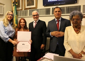 Da esq. para a dir., Kézia Sayonara Medeiros, Marília da Silva Cavagni, Carlos Eduardo Machado, Jorge Rubem Folena e Edmée da Conceição Cardoso