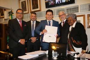 Da esq. para dir., Jorge Rubem Folena, Gilmar Brunizio, Divo Augusto Pereira Alexandre Cavadas, Carlos Eduardo Machado e Edmée da Conceição Ribeiro Cardoso