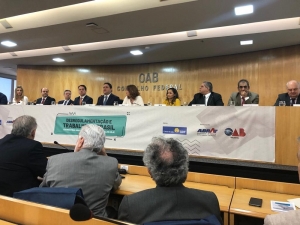 Luis Antonio Camargo defende resistência à destruição do Direito do Trabalho