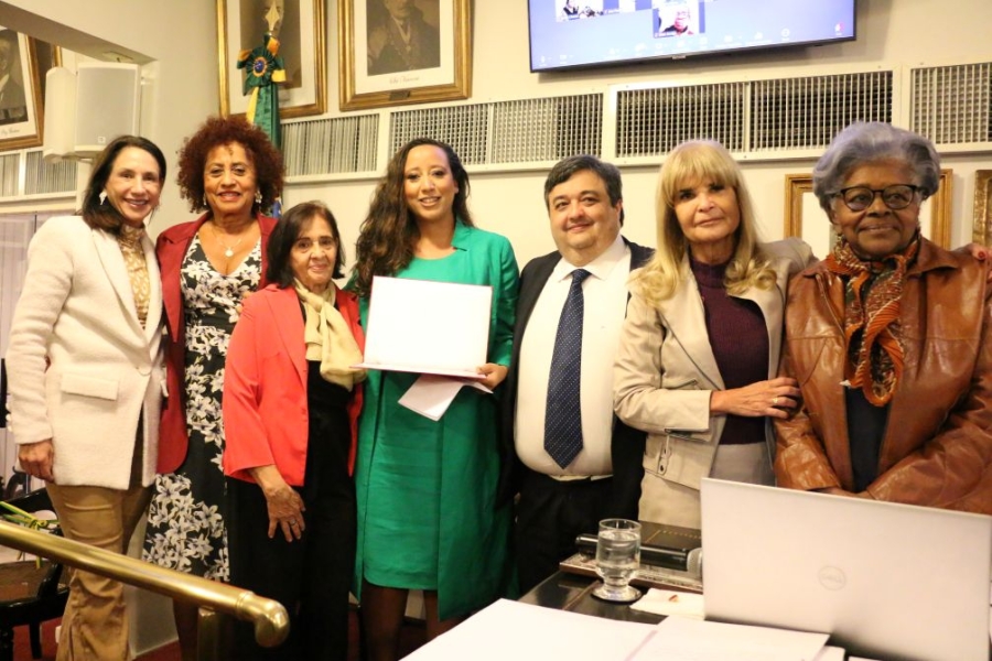 Da esq. para a dir., Marcia Dinis, Eunice Ramos, Vera Lúcia Sanches Ramos, Juliana Sanches Ramos, Bernardo Gicquel, Rita Cortez e Edmée da Conceição Cardoso