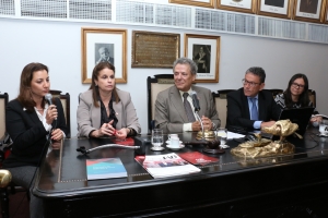 Da esq. para a dir., Maíra Fernandes, Adriana Brasil Guimarães, Técio Lins e Silva, Antônio Laért Vieira Junior e Vanusa Murta Agrelli