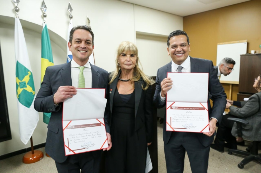 Da esq. para a dir., Rodrigo Borges Fontan, Rita Cortez e Marcos Vinícius Jardim Rodrigues