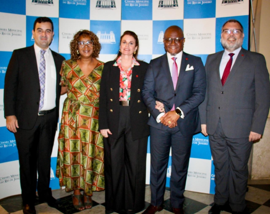 Da esq. para a dir., Junior Rodrigues, Monica Alexandre, Adriana Brasil Guimarães, Luiz Henrique de Oliveira Júnior e Amaury Marques