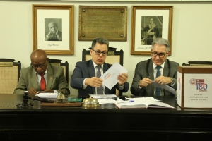 Da esq. para a dir., Agostinho Campos, James Walker Junior e João Carlos Britez