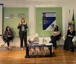 Da esq. para a dir., Roberta Melo, presidente da Comissão Nacional de Mulheres Agraristas; Rita Cortez, presidente do IAB; Giovana Zibetti, filha do falecido presidente Darcy Zibetti, e Ana Cristina Leinig de Almeida