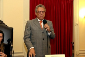 Técio recebe devolução simbólica do mandato de vice-presidente do Caco cassado em 64