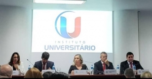 Da esq. para a dir., Valéria Ribeiro, Rubem Bahamonde, Carla Dolezel, Pedro Trovão do Rosário e Cláudio Carneiro