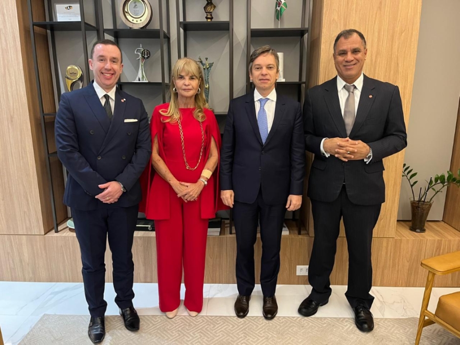 Da esq. para a dir., Paulo Fernando Pinheiro Machado, Rita Cortez, Luiz Fernando Casagrande Pereira e Jorge Rubem Folena