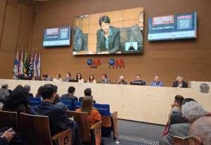 Da esq. para a dir., Elton Enéas Gonçalves, Gisela da Silva Freire, Magnus Henrique de Medeiros Farkatt, Antonio Carlos de Almeida Amendola, Adriana Galvão, Alexandre de Sá Domingues, Daniela Magalhães, Dione Almeida, Renato Silveira, Fabio Gaspar, Adolpho Touzon, Sidney Eduardo Stahl e Fernando Zilveti