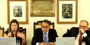 Da esq. para a dir., Isabela Maul Miranda de Mendonça, Daniel Apolônio e Victor Farjalla