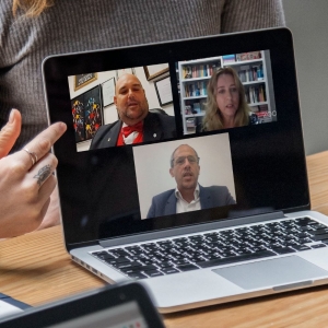 A partir do alto à esquerda, no sentido horário, João Proença Xavier, Lenice Kelner e Ladislau Domingues Porto Neto 