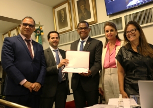Da esq. para a dir., Jorge Rubem Folena, Marcos Crissiuma, Leonardo Nolasco, Adriana Guimarães e Ludmila Maia