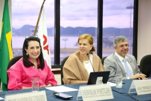 Da esq. para a dir., Deborah Portilho, Ana Tereza Basílio e Sydney Sanches