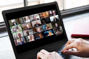 IAB vai promover um amplo debate sobre o trabalho por aplicativos digitais 