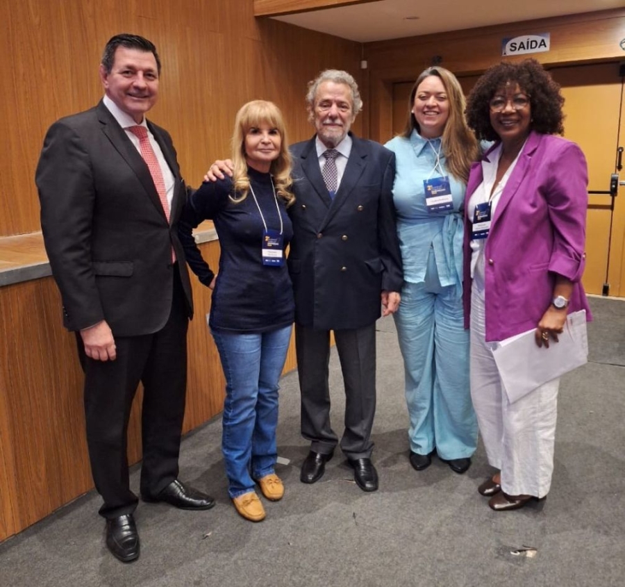 Da esq. para a dir., Claudio Carneiro, Rita Cortez, Técio Lins e Silva, Carolina Patitucci e Monica Alexandre