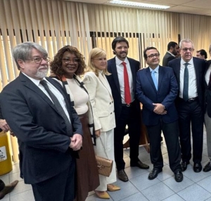  Da esq. para a dir., Marcos Luiz Oliveira de Souza, Mônica Alexandre, Ana Tereza Basílio, Diogo Maia, Roque Lucarelli Dattoli e Ricardo Menezes 