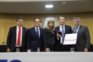 Da esq. para a dir., Antonio Oneildo, Felipe Sarmento, Rita Cortez, Claudia Lamachia e Sydney Sanches