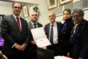 Da esq. para a dir., Jorge Rubem Folena, João Luís de Souza Pereira, Adilson Pires, Adriana Brasil Guimarães e Edmée da Conceição Ribeiro Cardoso