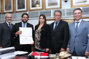 Da esq. para a dir., Carlos Eduardo Machado, Thiago Brhanner Garces Costa, Adriana Brasil Guimarães, Antônio Laért Vieira Junior e Daniel Blume Pereira de Almeida