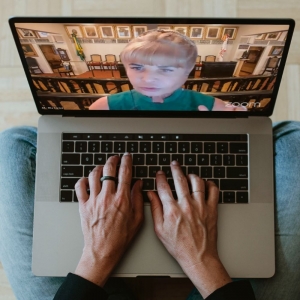 Presidente do IAB critica MP que renova o programa de redução de salários  