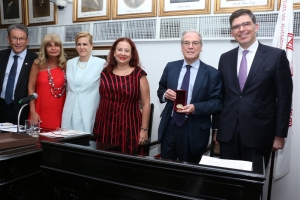  Da esq. para a dir., Antonio Laért Vieira Junior, Rita Cortez, Ana Tereza Basílio, Vânia Aieta, Carlos Roberto de Siqueira Castro e Luciano Bandeira