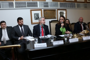 Da esq. para a dir., Bernardo Gicquel, Carlos Gabriel Feijó de Lima, Thales Rezende Rodrigues de Miranda, Adriana Brasil Guimarães, Thaís Marçal e Ilan LeibelSwartzman