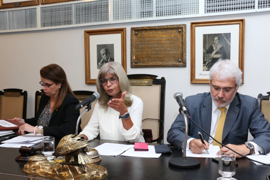Da esq. para a dir., Adriana Brasil Guimarães, Rita Cortez e Carlos Eduardo Machado