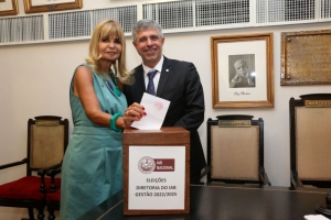 Rita Cortez deposita seu voto de confiança em Sydney Sanches