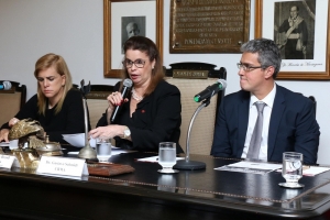 Da esq. para a dir., Ana Tereza Basílio, Adriana Brasil Guimarães e Gustavo Schmidt