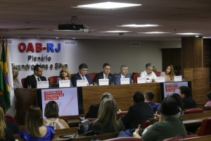 Da esq. para a dir., Katia de Marco, Leo Edde, Rita Cortez, Luciano Bandeira, Felipe Santa Cruz, Sydney Sanches, Sergio Suiama e Gabriela de Saboya