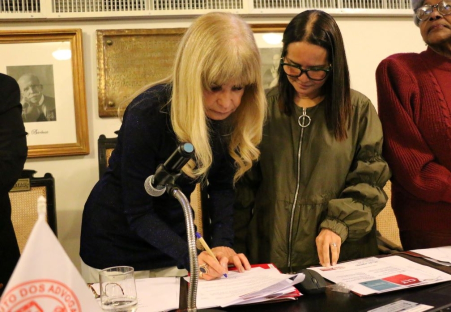 Da esq. para a dir., Rita Cortez e Viviane Coêlho de Séllos-Knoerr