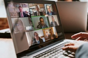 Equilíbrio entre liberdade digital e fúria regulatória é defendido em debate sobre combate às fake news