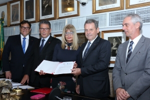 Da esq. para a dir., Arnon Velmovitsky, Antonio Laért Vieira Junior, Rita Cortez, Carlos Samuel de Oliveira Freitas e Paulo Maltz
